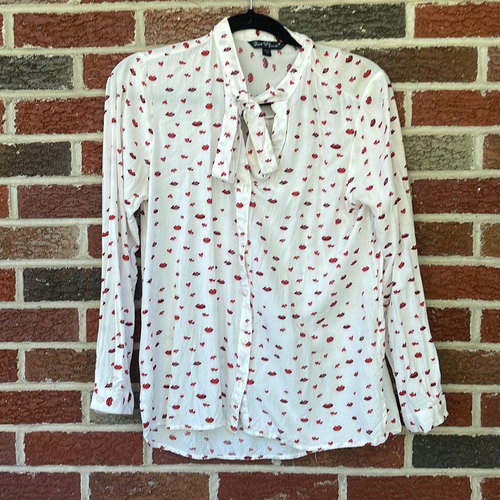 VELVET HEART- light weight button, down with lips, and hearts/ tie on neck (S)